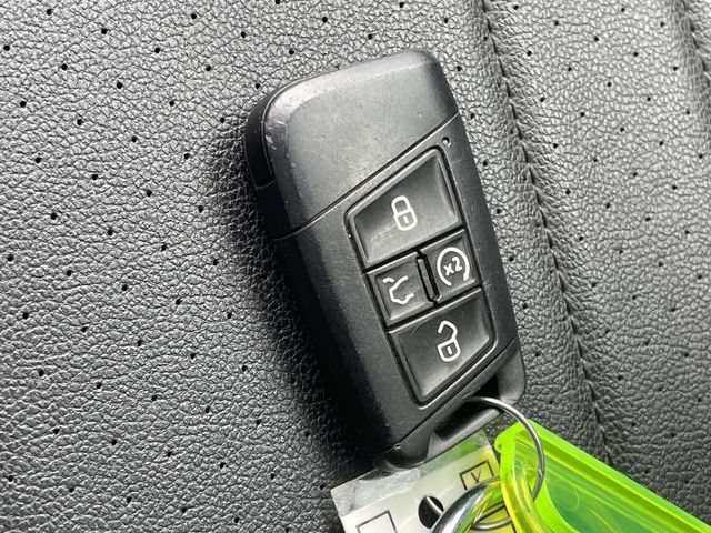 Used 2023 Volkswagen Tiguan SE w/ Panoramic Sunroof Package FWD image 33