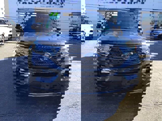 Certified 2023 Ford Explorer XLT w/ Equipment Group 202A image 7