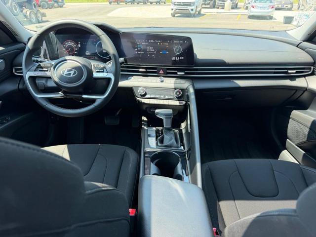Used 2024 Hyundai Elantra SEL w/ Convenience Package FWD image 11