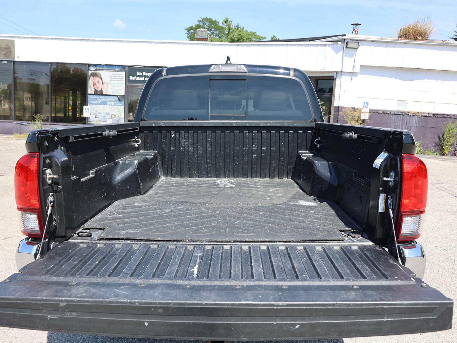 Used 2021 Toyota Tacoma SR5 AWD/4WD image 17