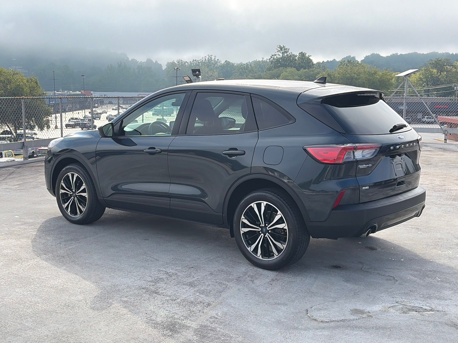 Certified 2022 Ford Escape SE w/ SE Sport Appearance Package AWD/4WD image 4