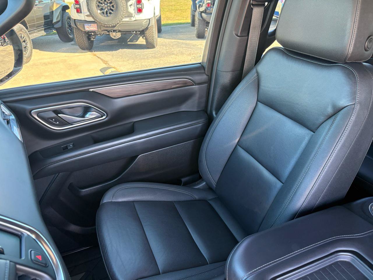 Used 2023 Chevrolet Tahoe LT w/ Luxury Package AWD/4WD image 42