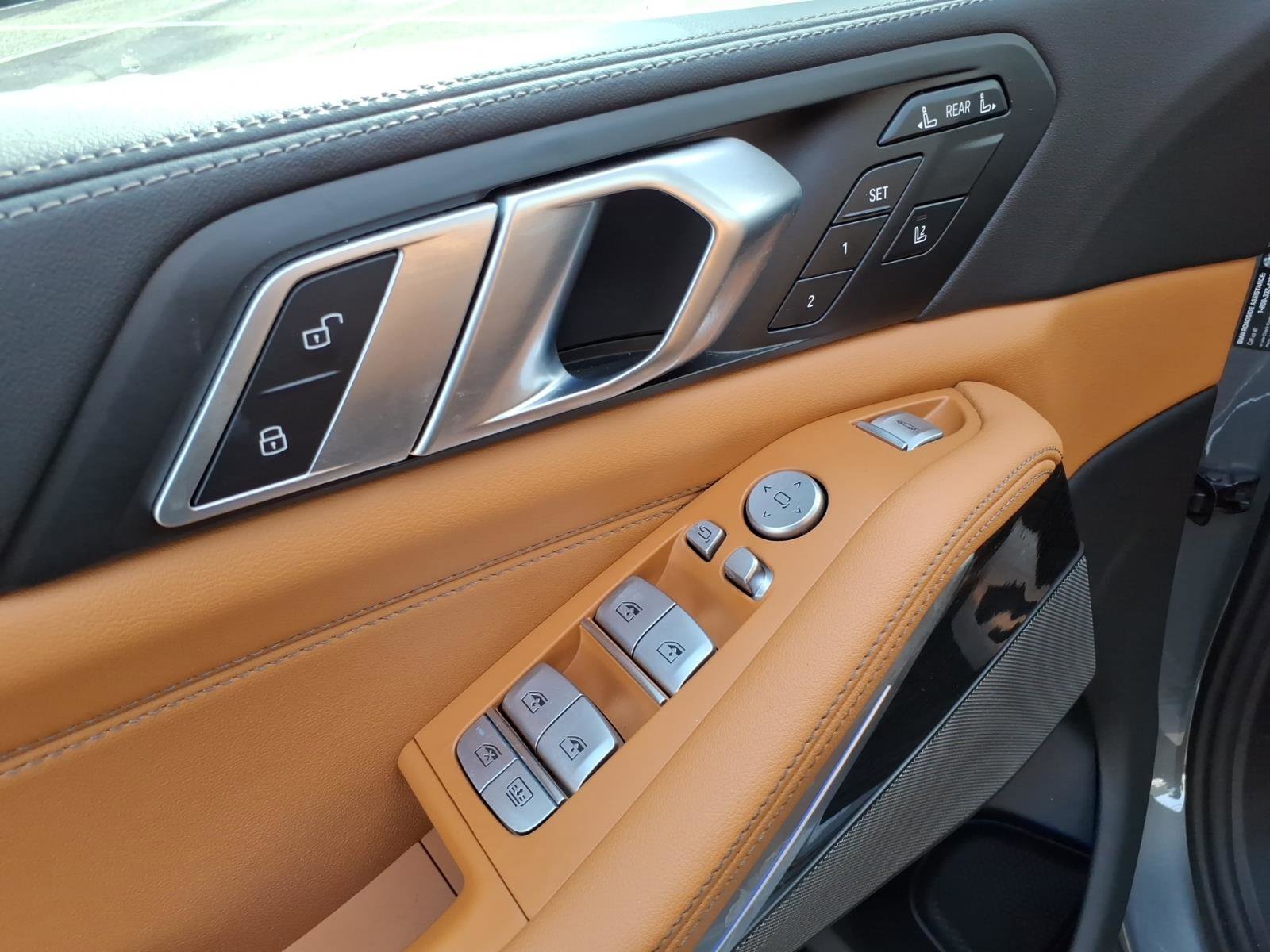 Used 2024 BMW X7 xDrive40i w/ M Sport Package image 18