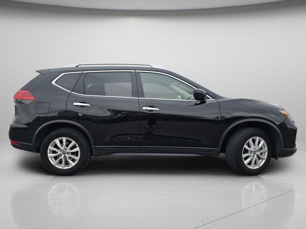Used 2017 Nissan Rogue SV image 10