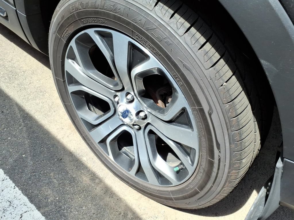 Certified 2019 Ford Explorer Limited w/ Limited Luxury Package AWD/4WD image 5