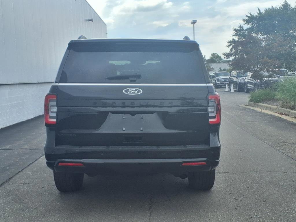 Certified 2022 Ford Expedition Limited image 3