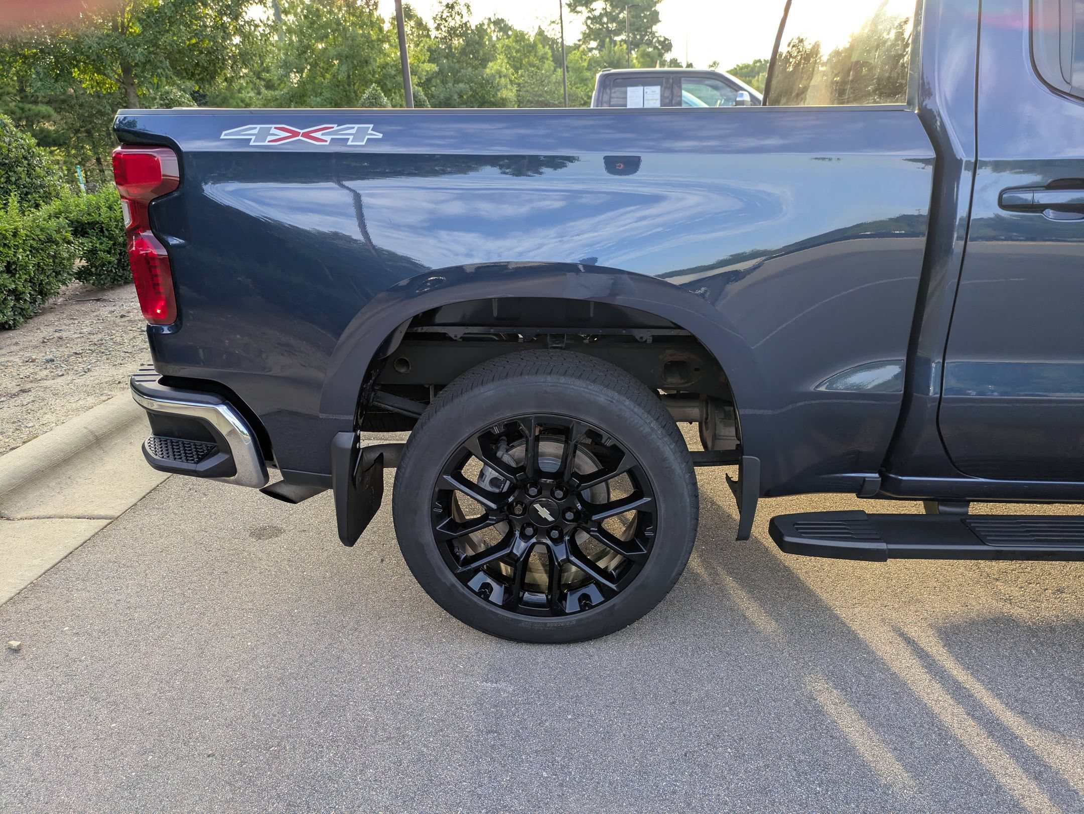 Used 2023 Chevrolet Silverado 1500 LT AWD/4WD image 34