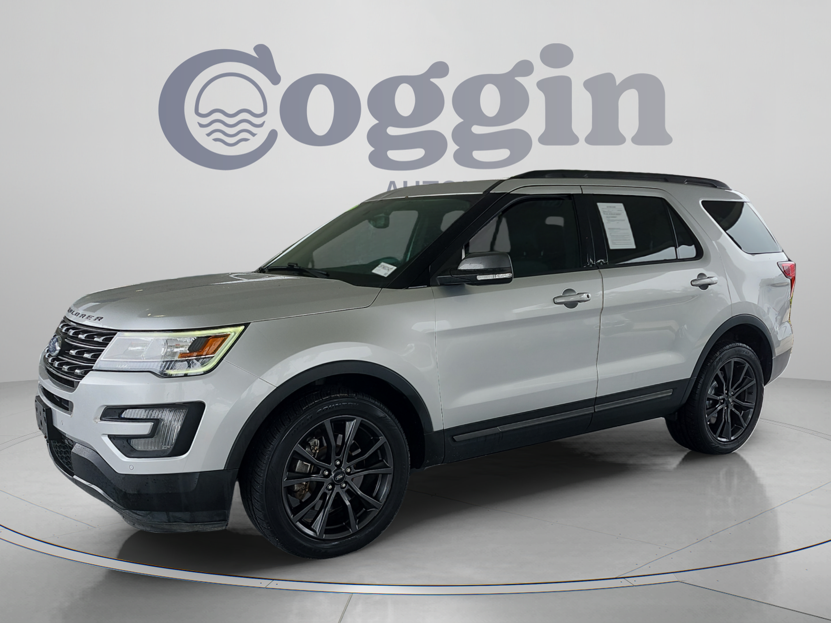Certified 2017 Ford Explorer XLT w/ Equipment Group 202A AWD/4WD image 1