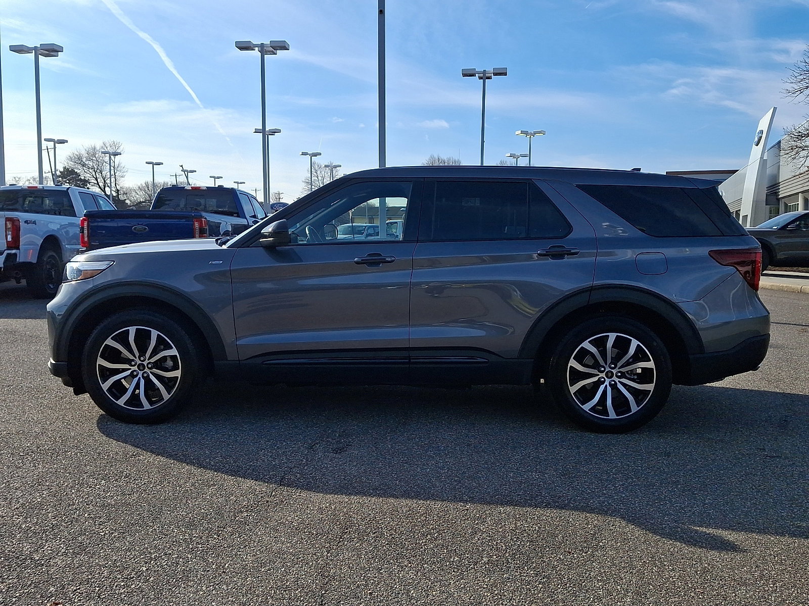 Certified 2022 Ford Explorer ST-Line image 3