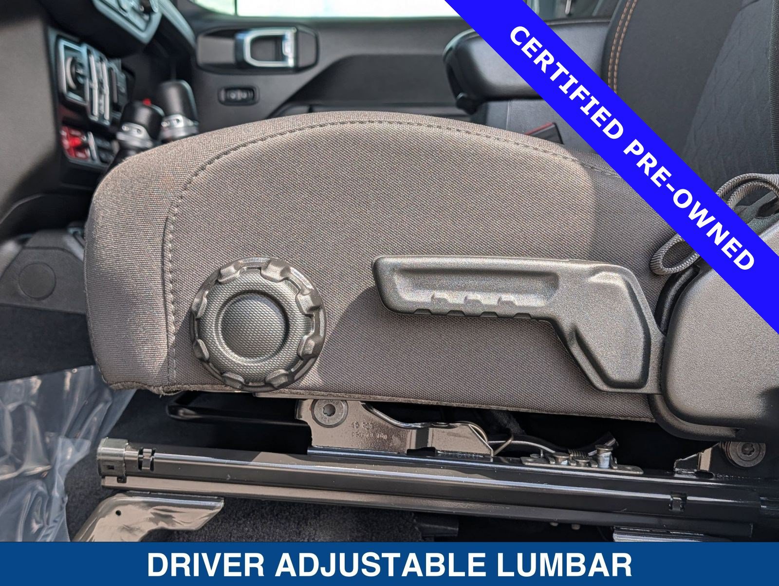 Used 2025 Jeep Gladiator Mojave w/ Safety Group AWD/4WD image 25