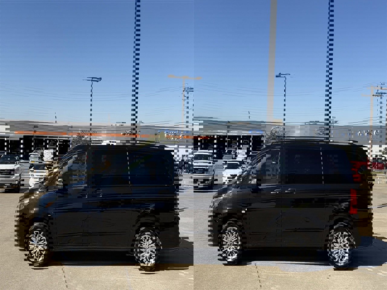 Used 2023 Mercedes-Benz Metris Passenger image 3