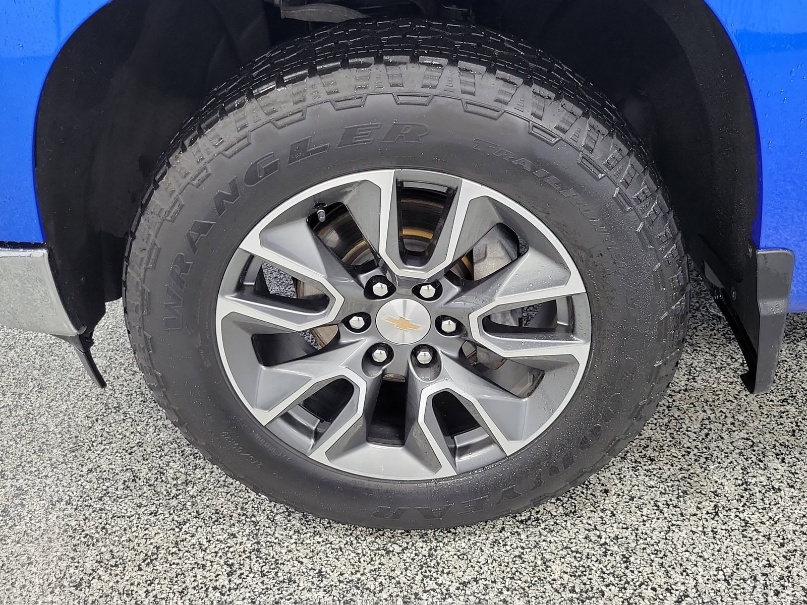 Used 2025 Chevrolet Silverado 1500 LT AWD/4WD image 5