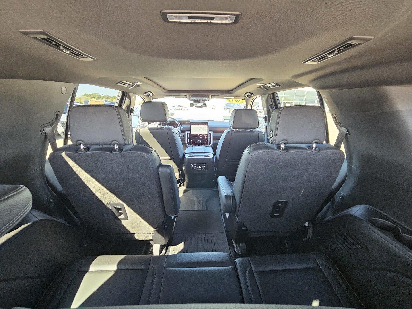 Used 2025 GMC Yukon Denali w/ Sun & Power Step Package AWD/4WD image 11