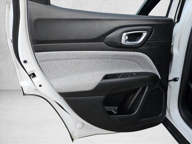 Used 2025 Jeep Compass Latitude image 22