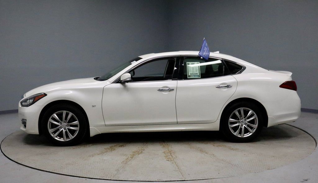 Used 2017 INFINITI Q70 3.7 w/ Technology Package image 2