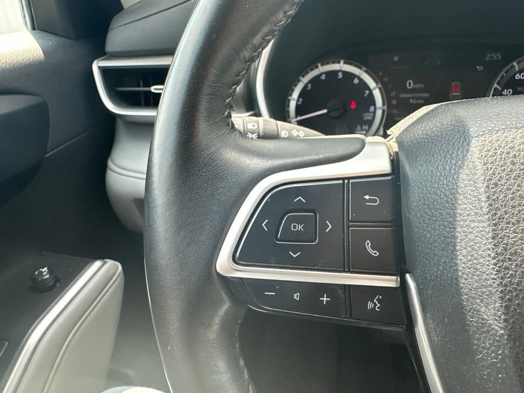 Used 2023 Toyota Highlander XLE AWD/4WD image 38