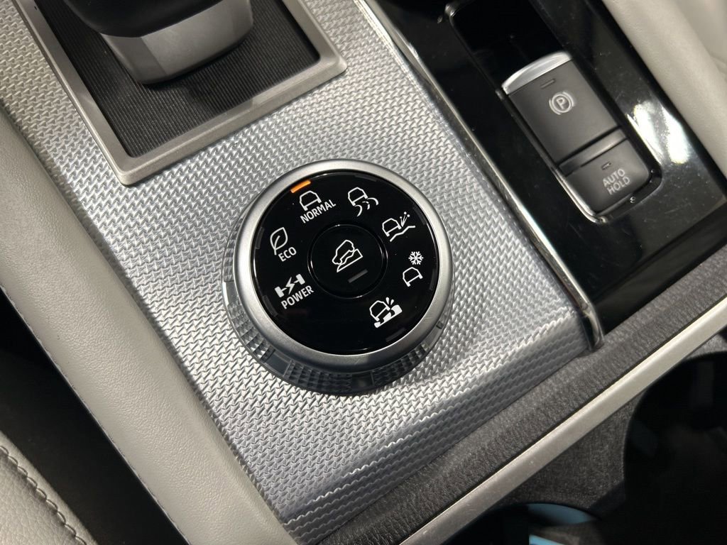 Used 2023 Mitsubishi Outlander 4WD Plug-In Hybrid image 22