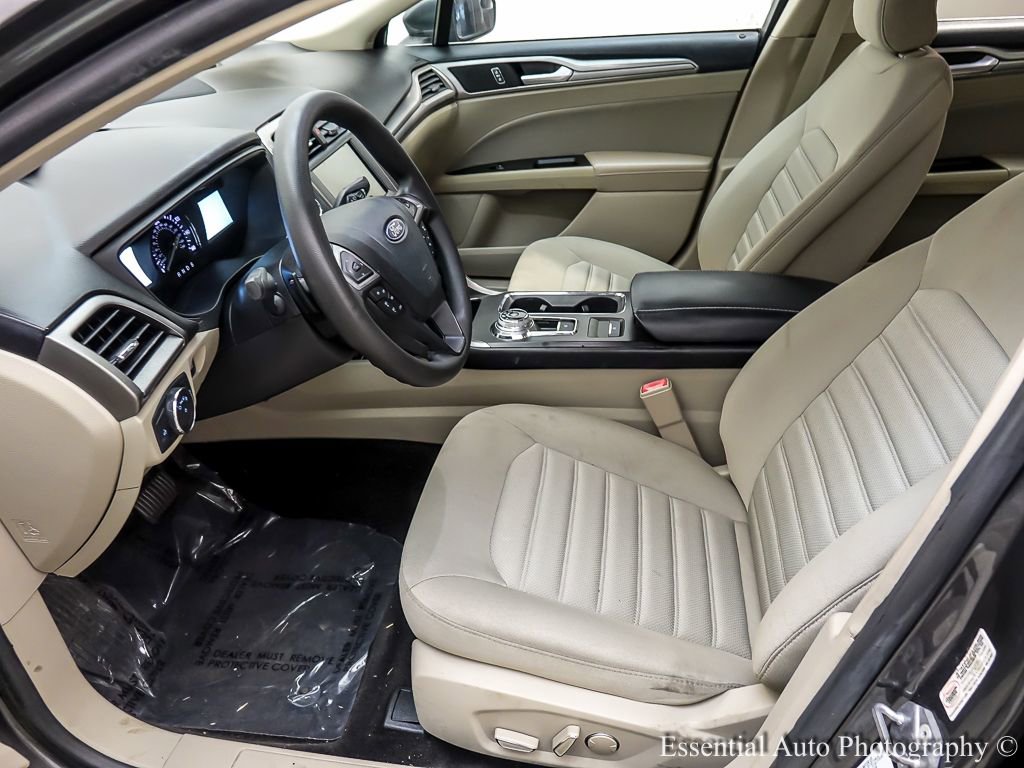Certified 2018 Ford Fusion SE w/ Fusion SE Technology Package FWD image 10