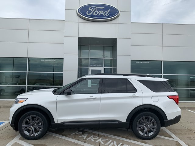Certified 2022 Ford Explorer XLT w/ Equipment Group 202A AWD/4WD image 5