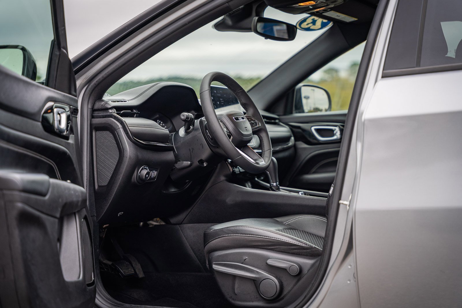 Used 2023 Jeep Compass Altitude image 17