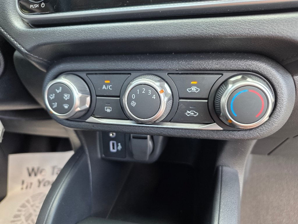 Used 2025 Nissan Versa S FWD image 5