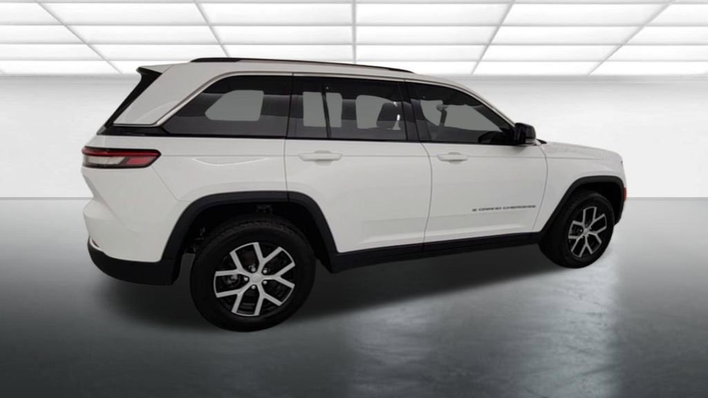 Used 2024 Jeep Grand Cherokee Limited AWD/4WD image 8