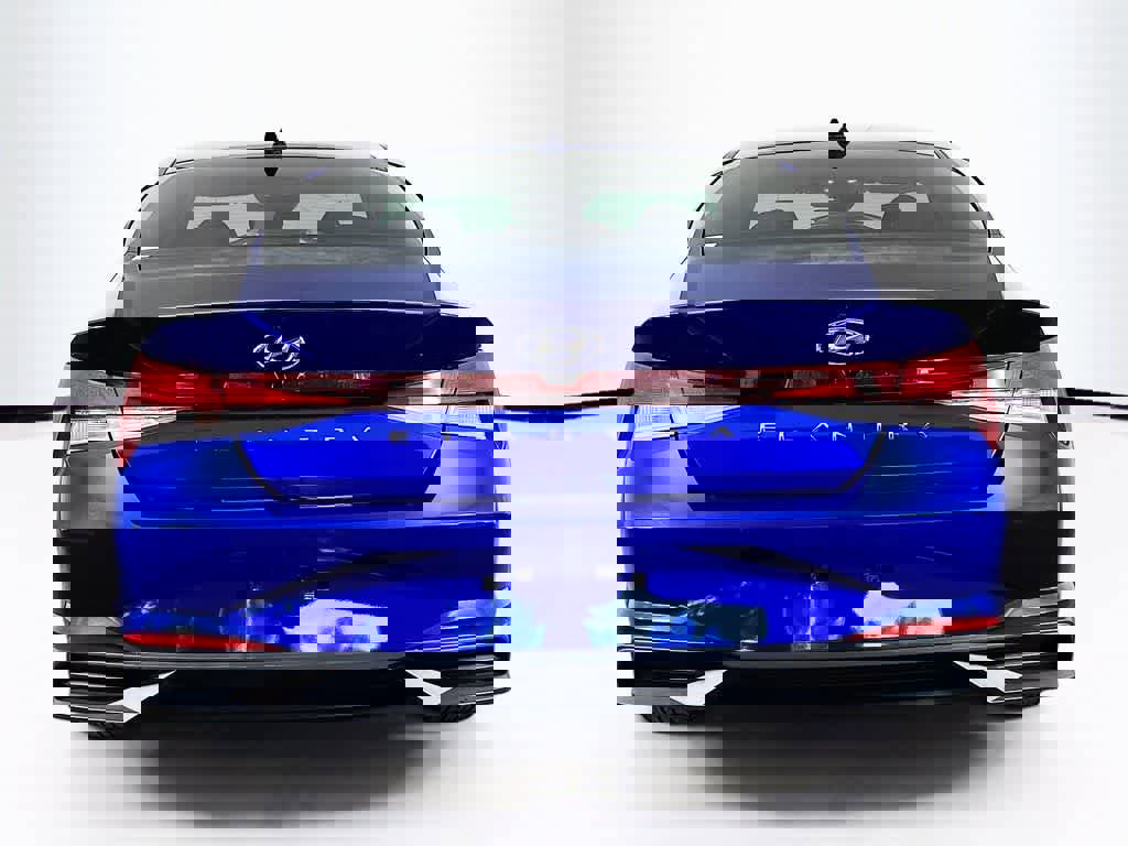 Used 2023 Hyundai Elantra SEL w/ Convenience Package image 5