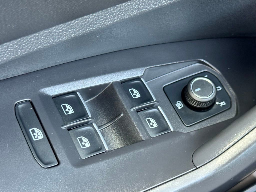 Used 2022 Volkswagen Jetta SE FWD image 29