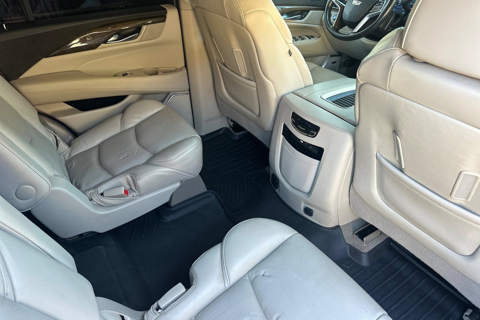 Used 2019 Cadillac Escalade Luxury RWD image 19