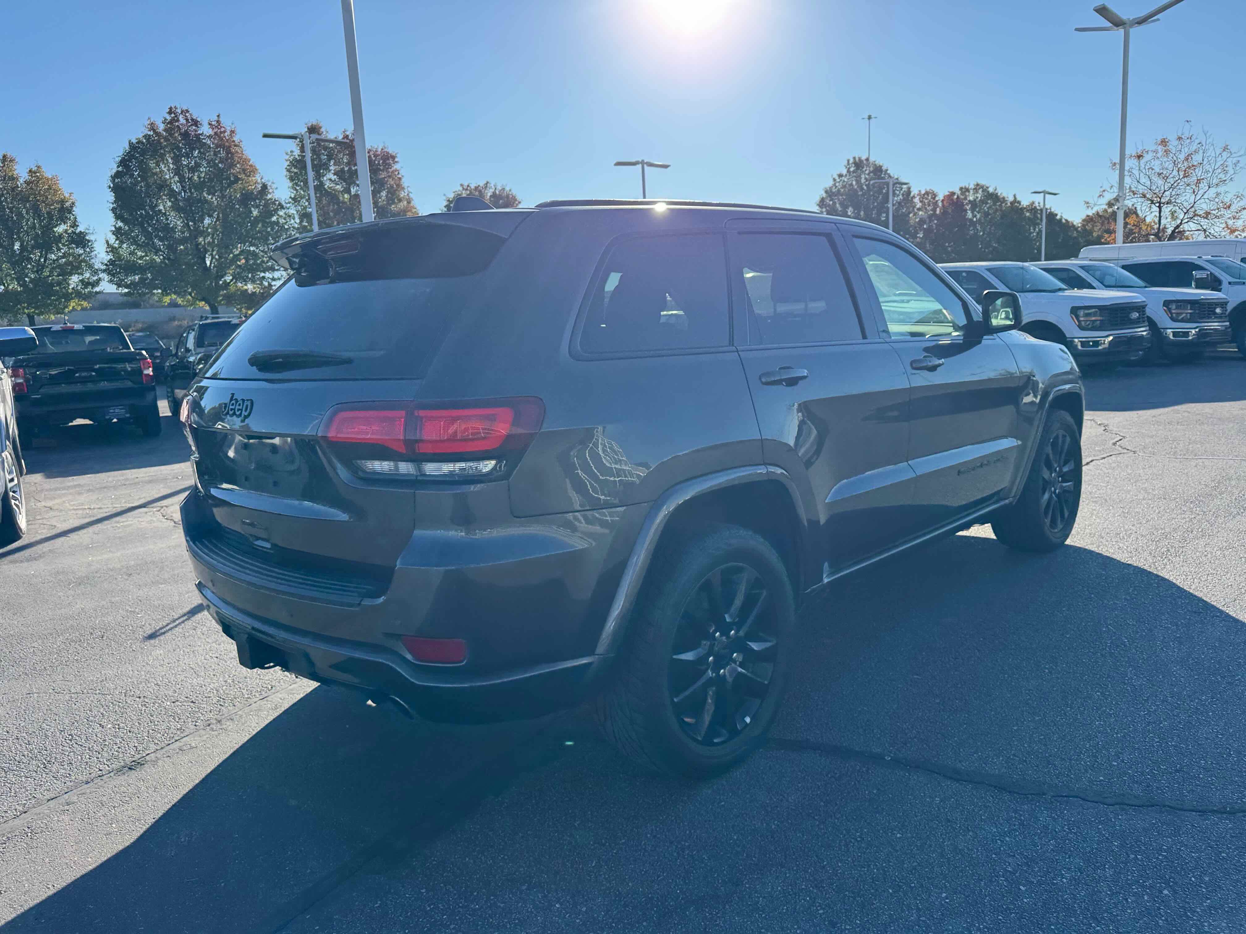 Used 2021 Jeep Grand Cherokee Laredo X image 6
