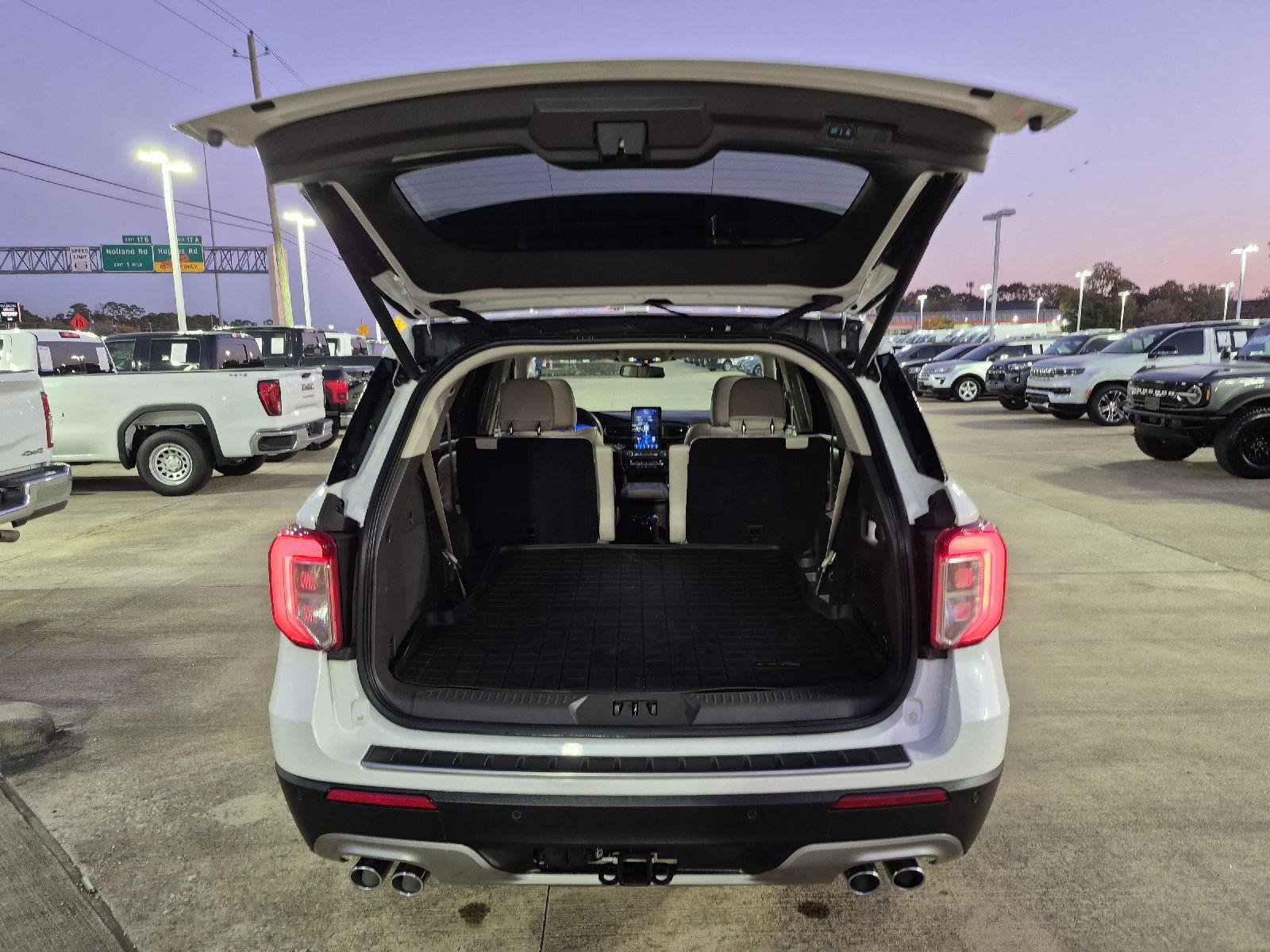 Certified 2020 Ford Explorer Platinum w/ Premium Technology Package image 13