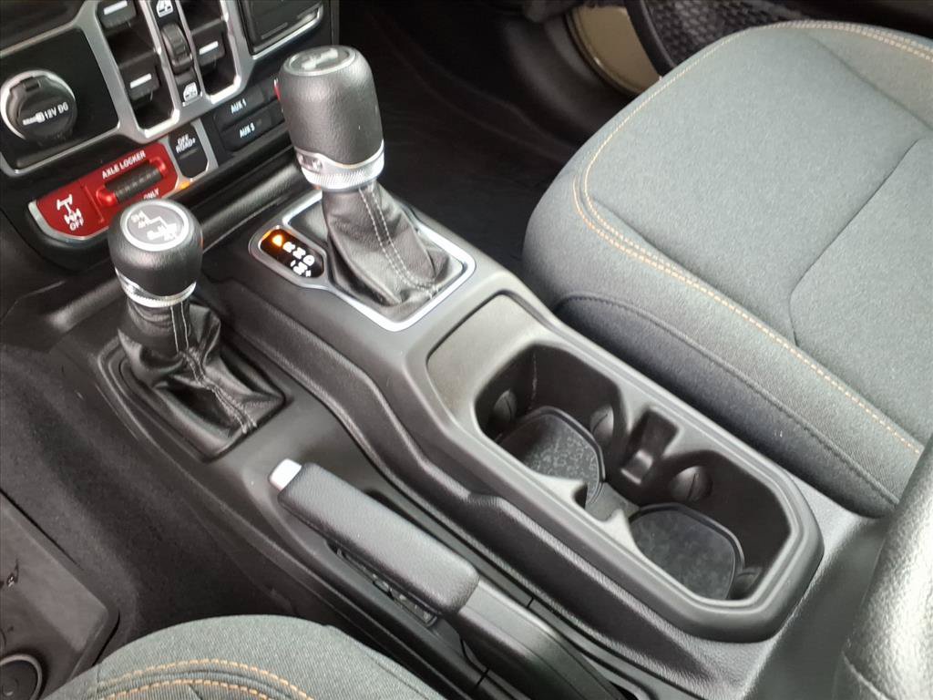 Used 2025 Jeep Wrangler Unlimited Sport AWD/4WD image 17