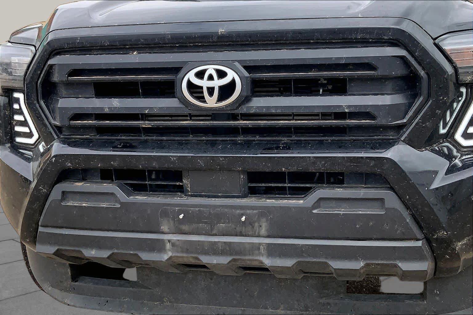 Used 2025 Toyota Tacoma SR RWD image 30