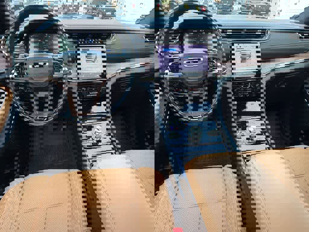 Used 2023 Jeep Grand Cherokee Summit w/ Luxury Tech Group V image 21