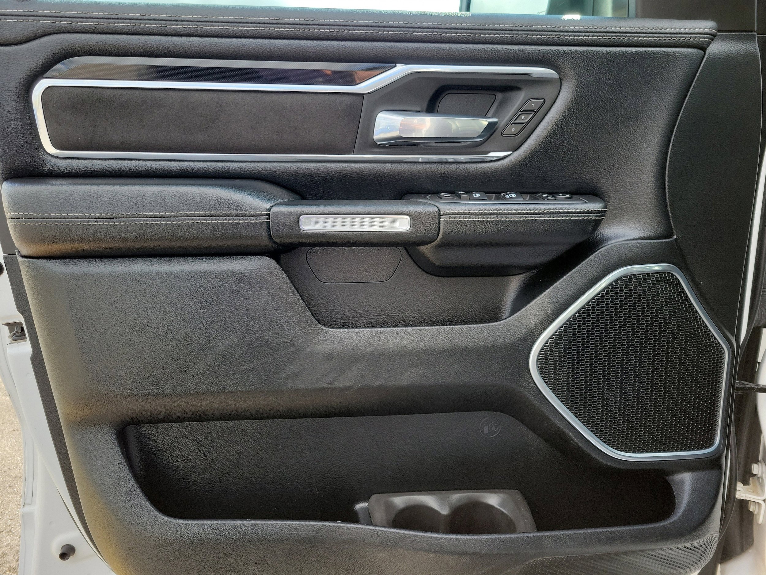 Used 2021 RAM 1500 Laramie w/ Sport Appearance Package AWD/4WD image 17
