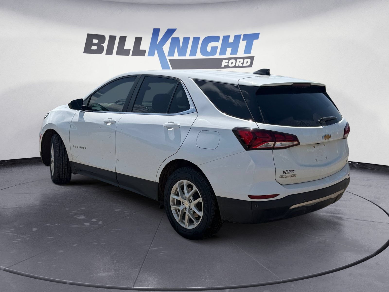 Used 2023 Chevrolet Equinox LT FWD image 2