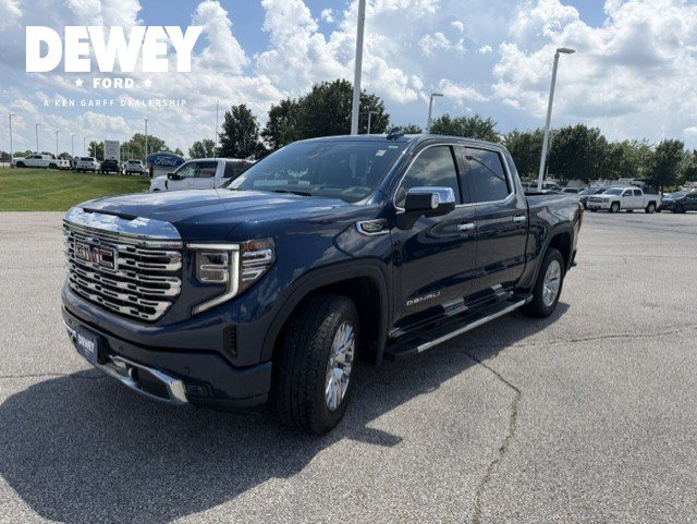 Used 2022 GMC Sierra 1500 Denali w/ Technology Package AWD/4WD image 3