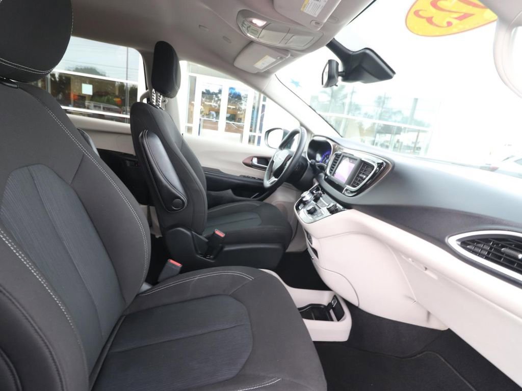 Used 2023 Chrysler Voyager LX FWD image 12