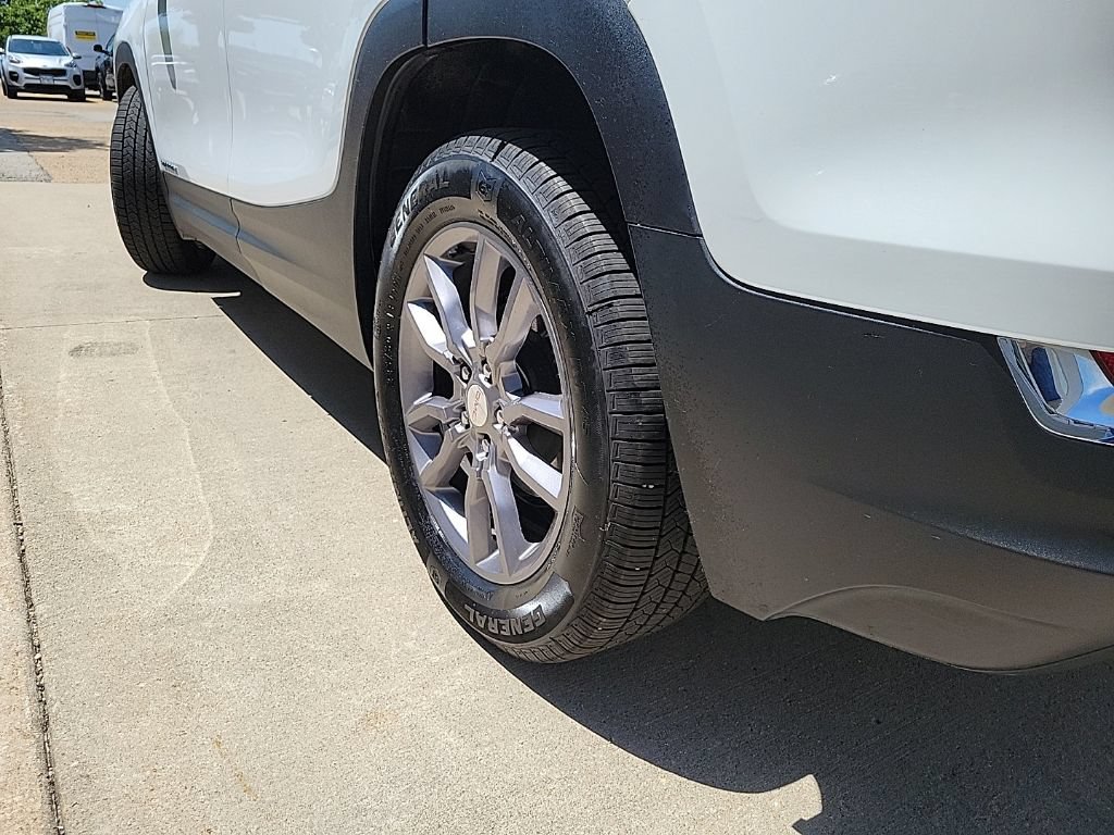 Used 2023 GMC Terrain SLT FWD image 17