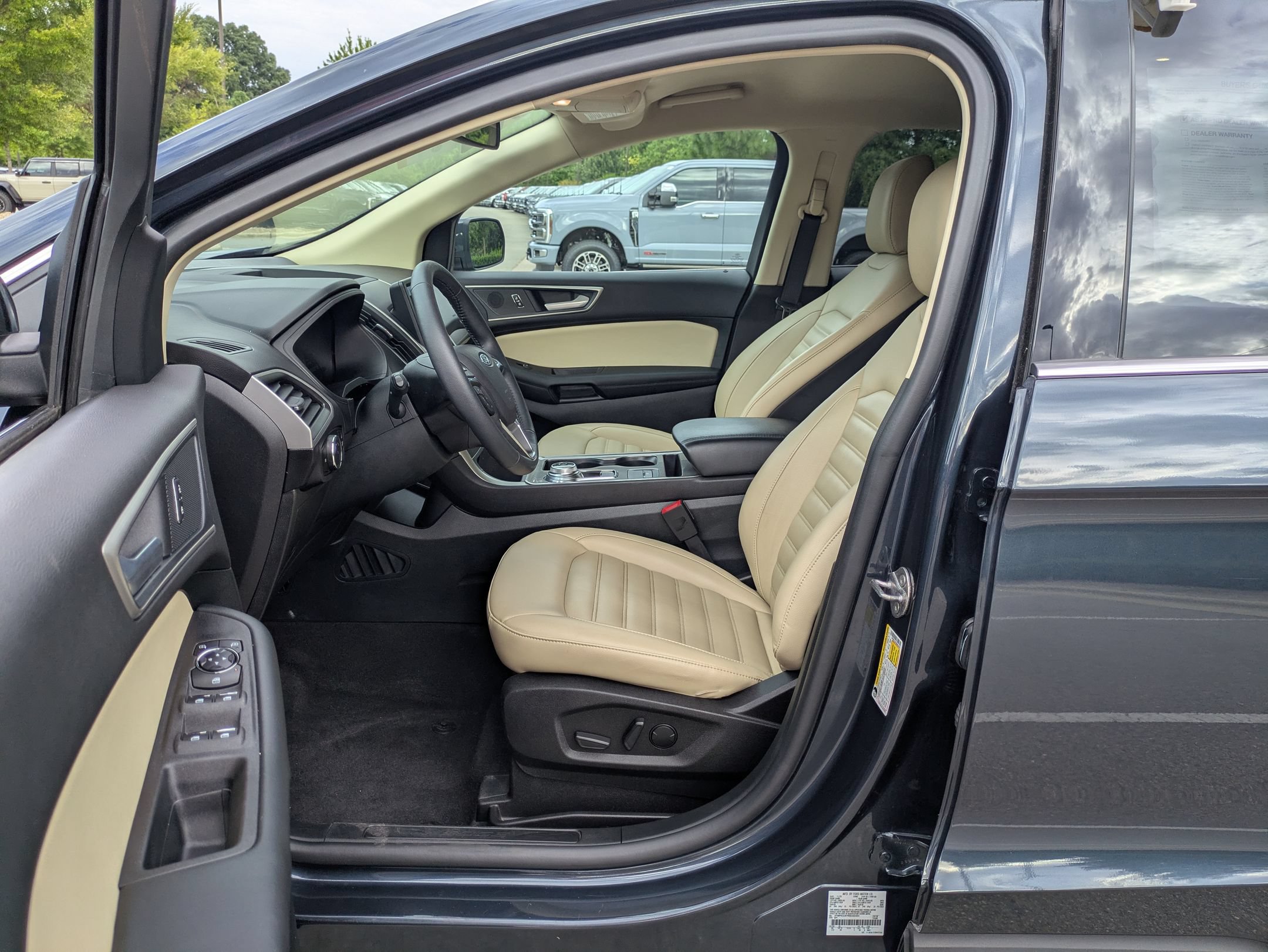 Certified 2024 Ford Edge SEL w/ Convenience Package AWD/4WD image 12