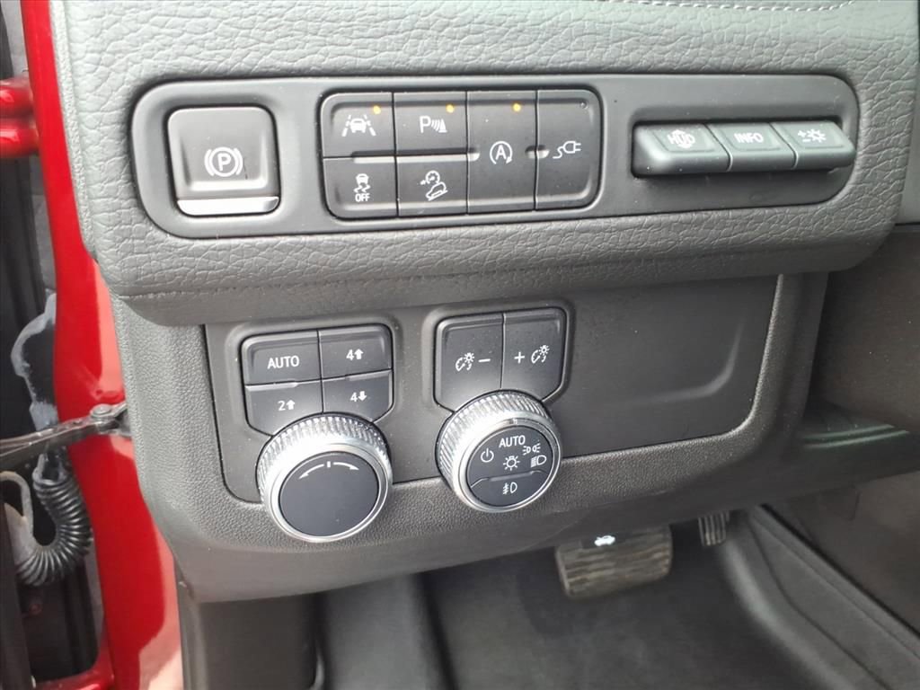 Used 2021 GMC Yukon Denali w/ Denali Premium Package image 30