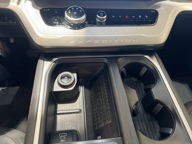 Certified 2025 Ford Expedition Active AWD/4WD image 17