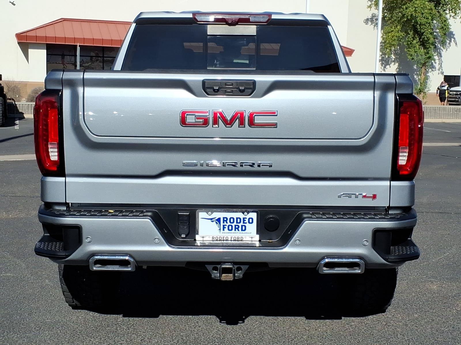 Used 2024 GMC Sierra 1500 AT4 w/ Technology Package AWD/4WD image 4