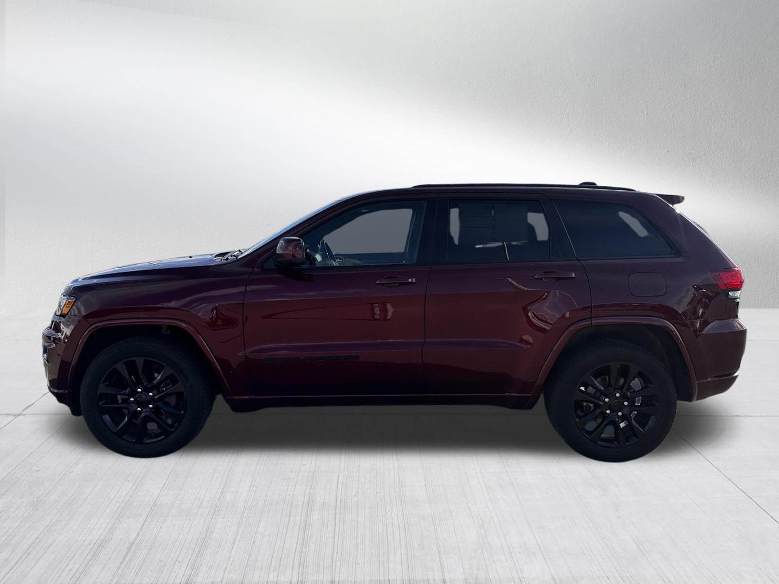Used 2020 Jeep Grand Cherokee Altitude AWD/4WD image 4