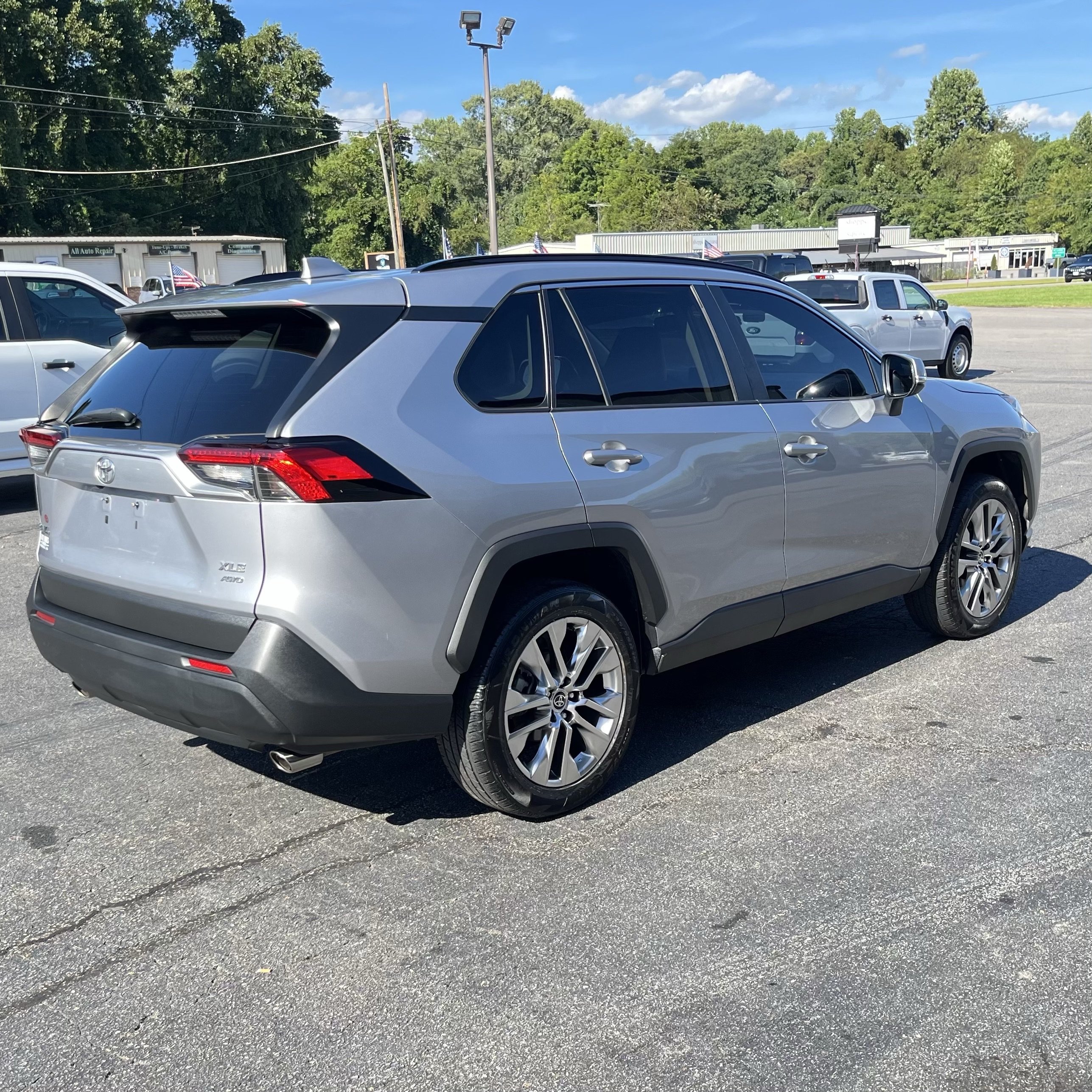 Used 2021 Toyota RAV4 XLE Premium AWD/4WD image 6