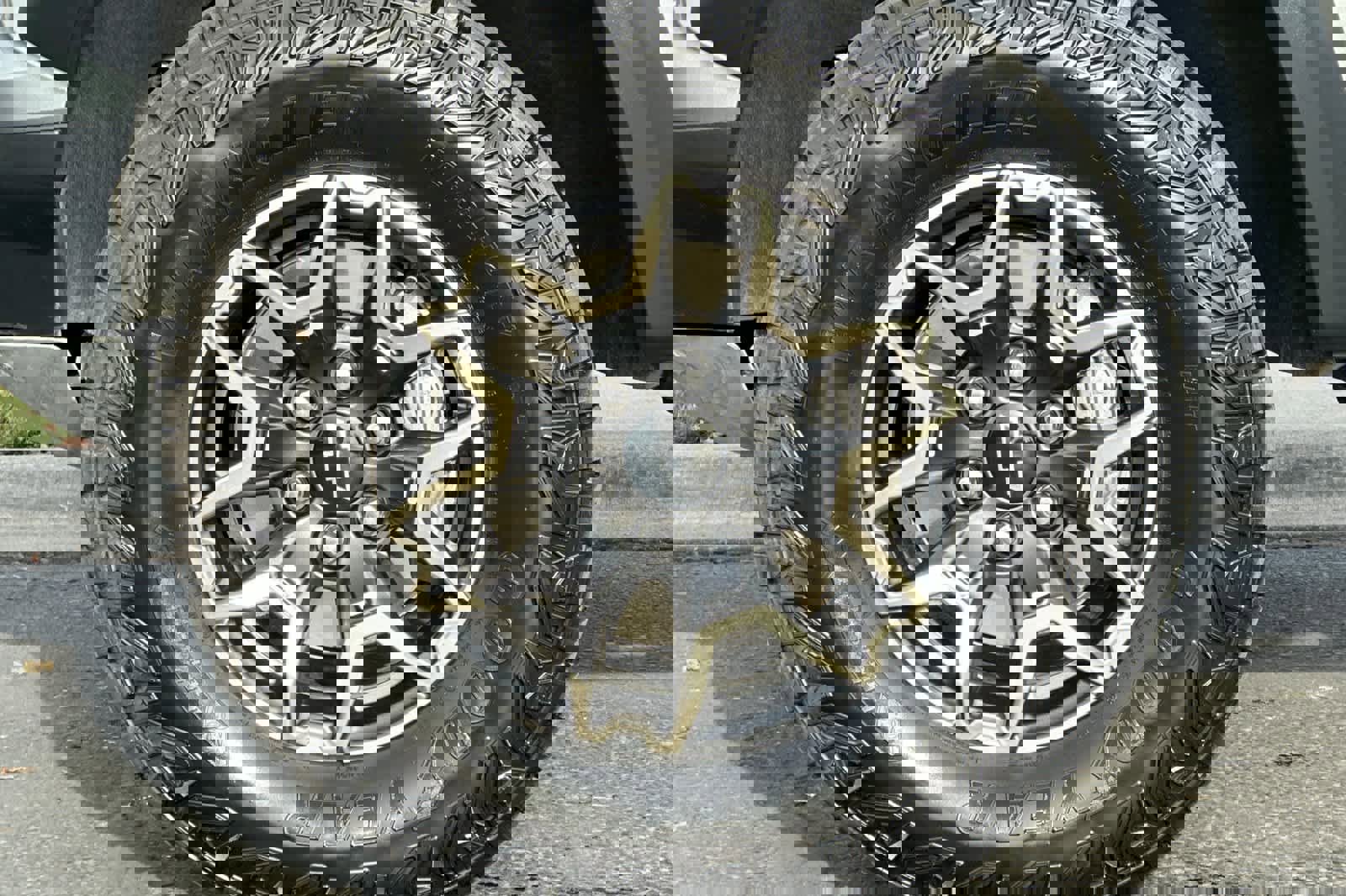 Used 2024 Chevrolet Colorado ZR2 w/ ZR2 Convenience Package III image 25