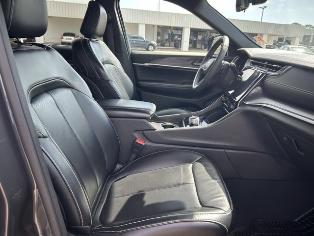 Used 2024 Jeep Grand Cherokee L Limited w/ Luxury Tech Group II image 17