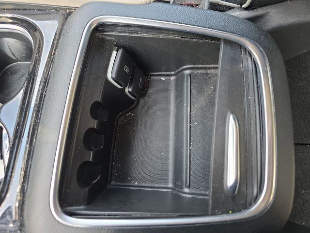 Used 2024 Chrysler Pacifica Limited FWD image 36