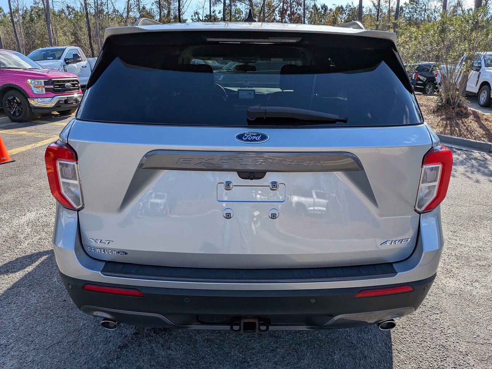 Certified 2022 Ford Explorer XLT w/ Equipment Group 202A image 6