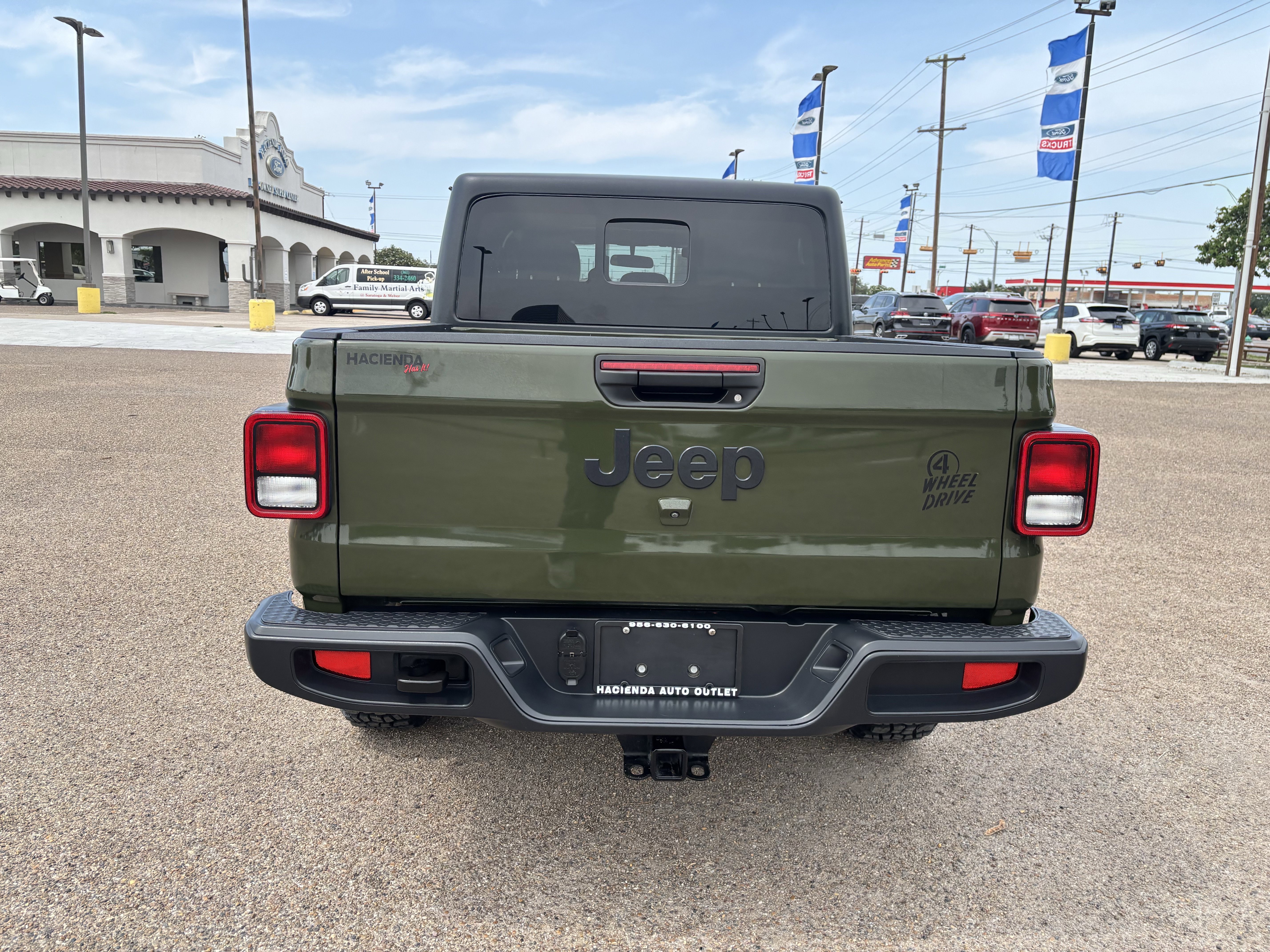 Used 2022 Jeep Gladiator Sport AWD/4WD image 5